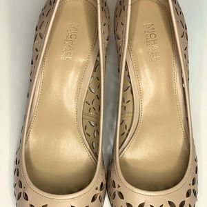 Michael Kors tan heels size 6.5